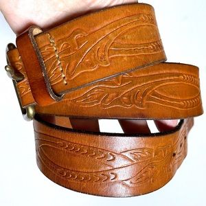Beautiful Tan leather belt embossed vintage size L